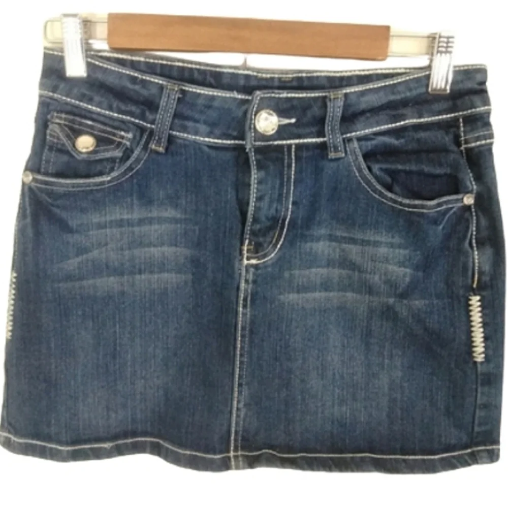 Decoded Junior Denim Mini Skirt Dark Wash Size 9 - Distressed Contrast Stitch